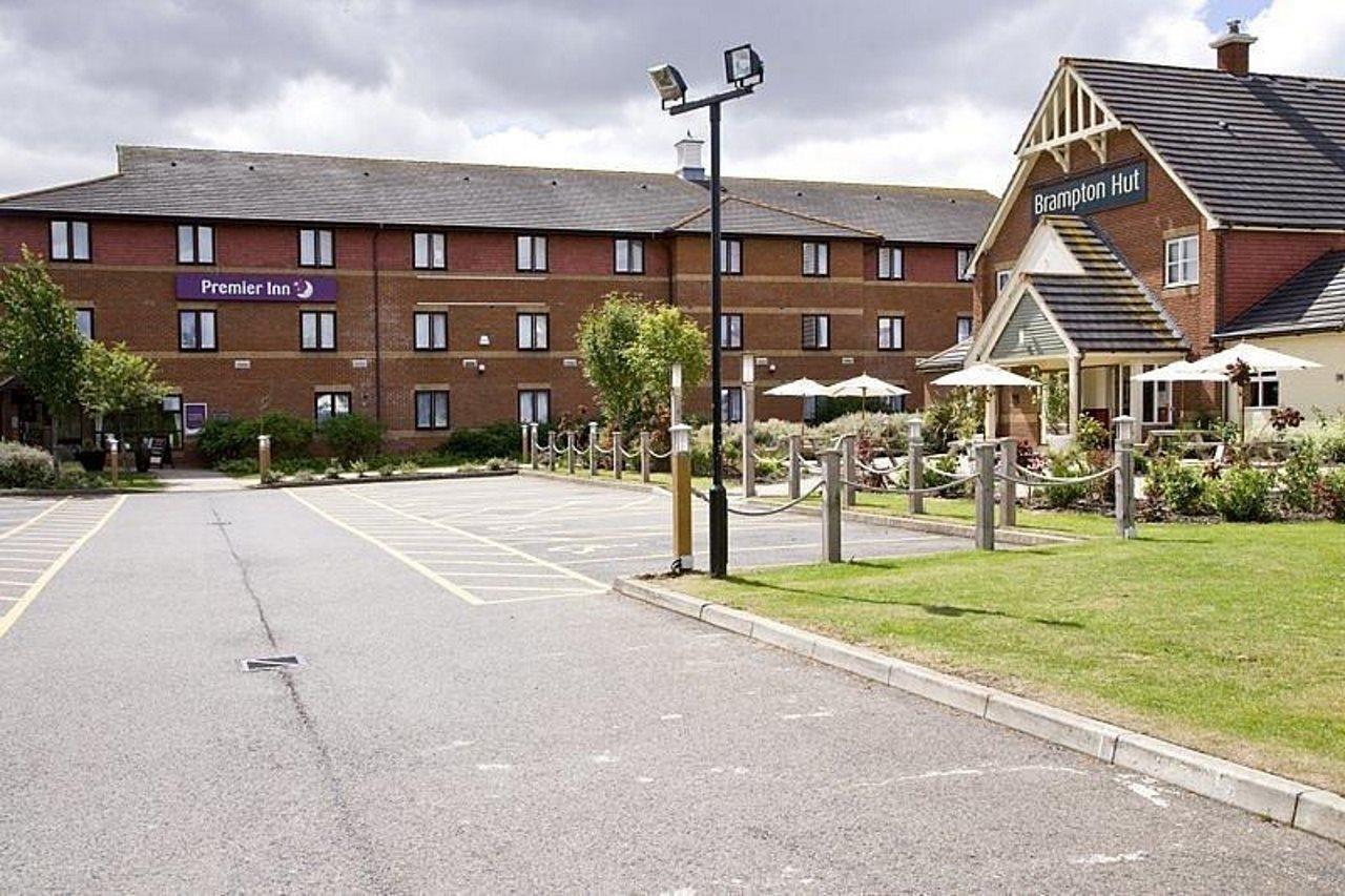 Premier Inn Хънтингдън Екстериор снимка